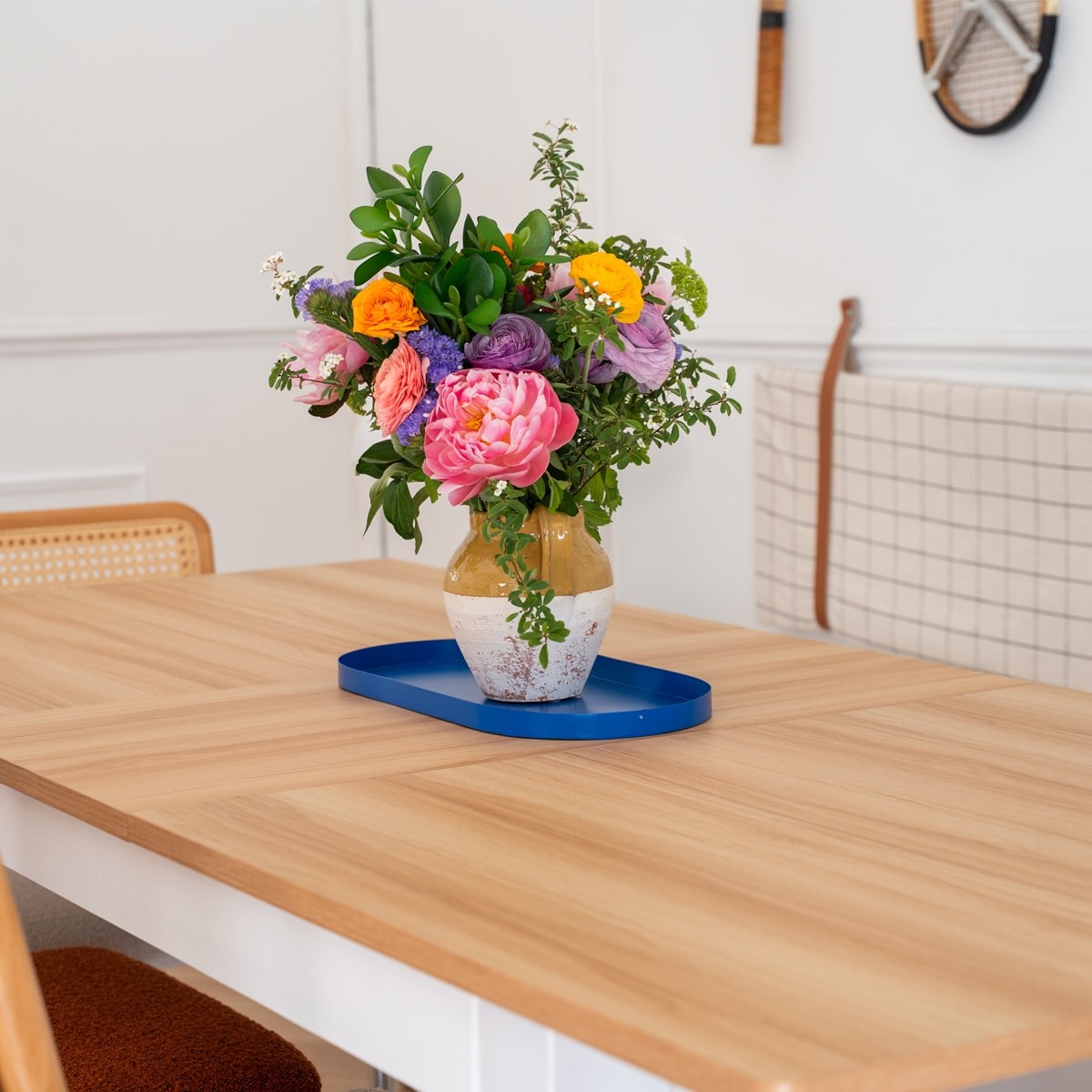 Lexi - Table à Manger Extensible Effet Bois 6/8 Personnes, Piètement 140/180 cm - Blanc