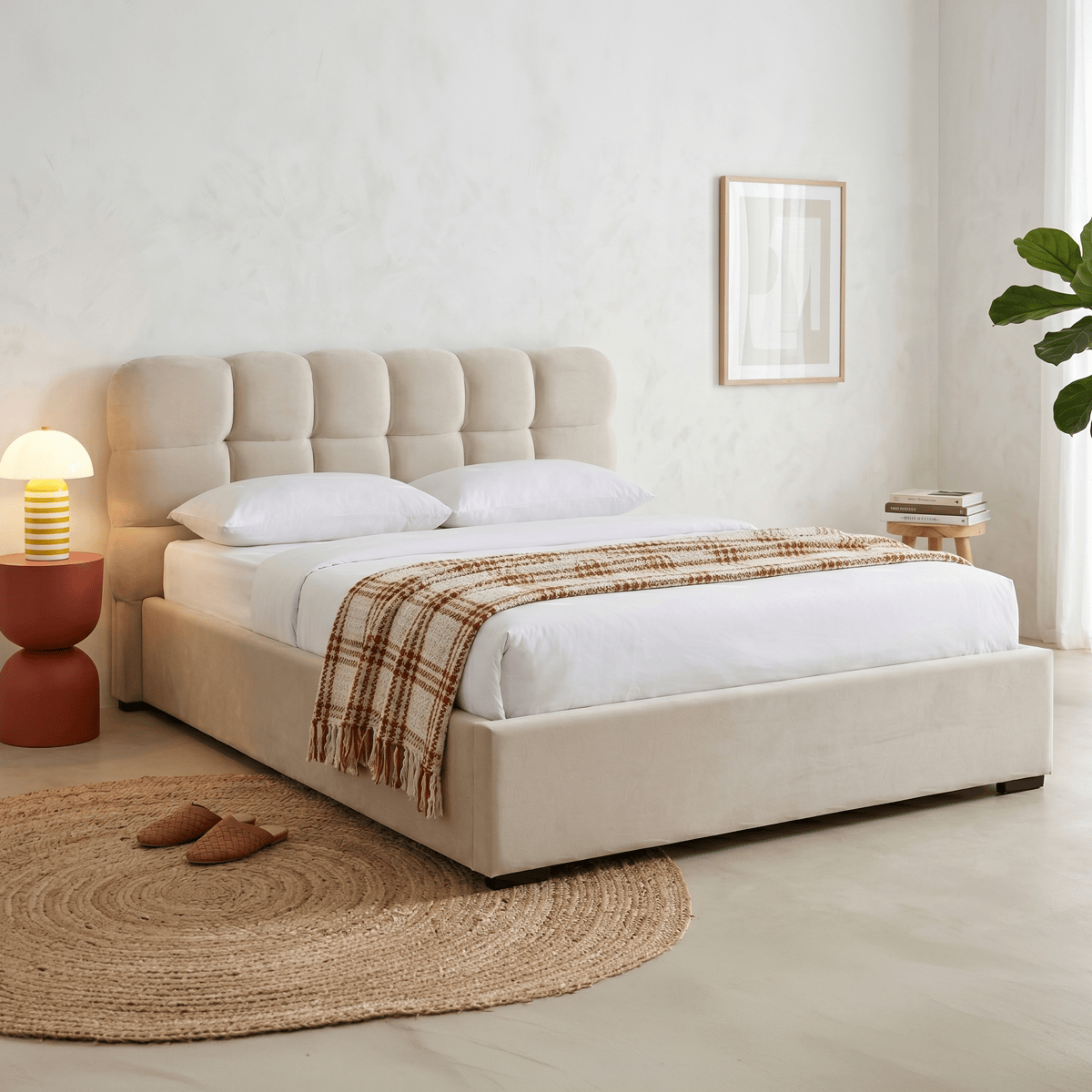 Lola - Lit Coffre Adulte 140x190 cm avec Sommier et Tête de Lit Capitonnée en Velours - Beige