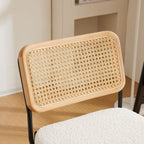 Muse - Lot de 2 Chaises de Bar en Cannage et Tissu Bouclé, Piètement Noir - Beige