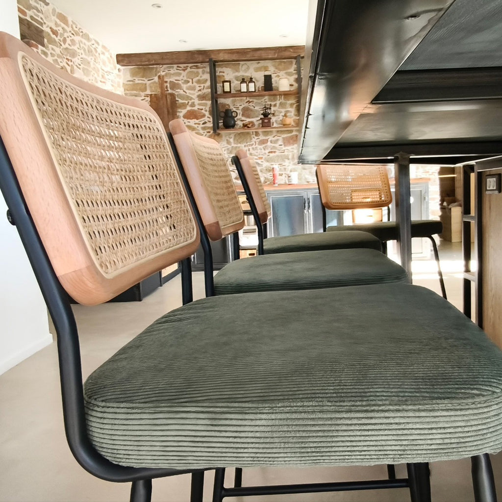 Muse - Lot de 2 Chaises de Bar en Cannage et Velours Côtelé Vert, Piètement Noir - Vert Kaki