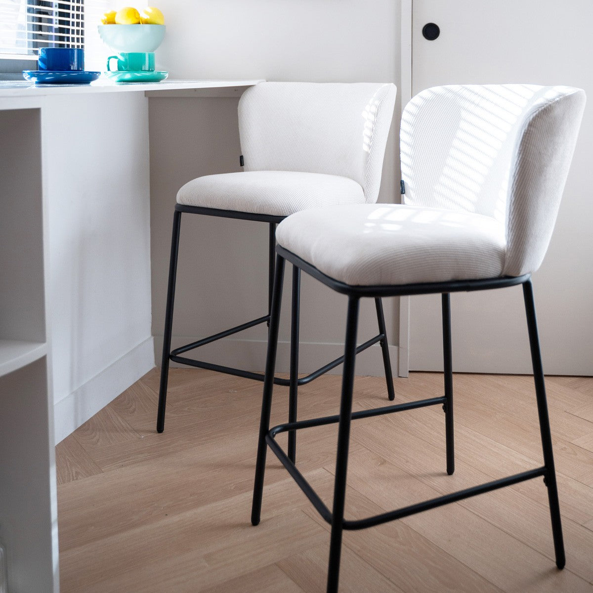 Toma - Lot de 2 Tabourets de Bar en Velours Côtelé, Piètement Noir - Beige