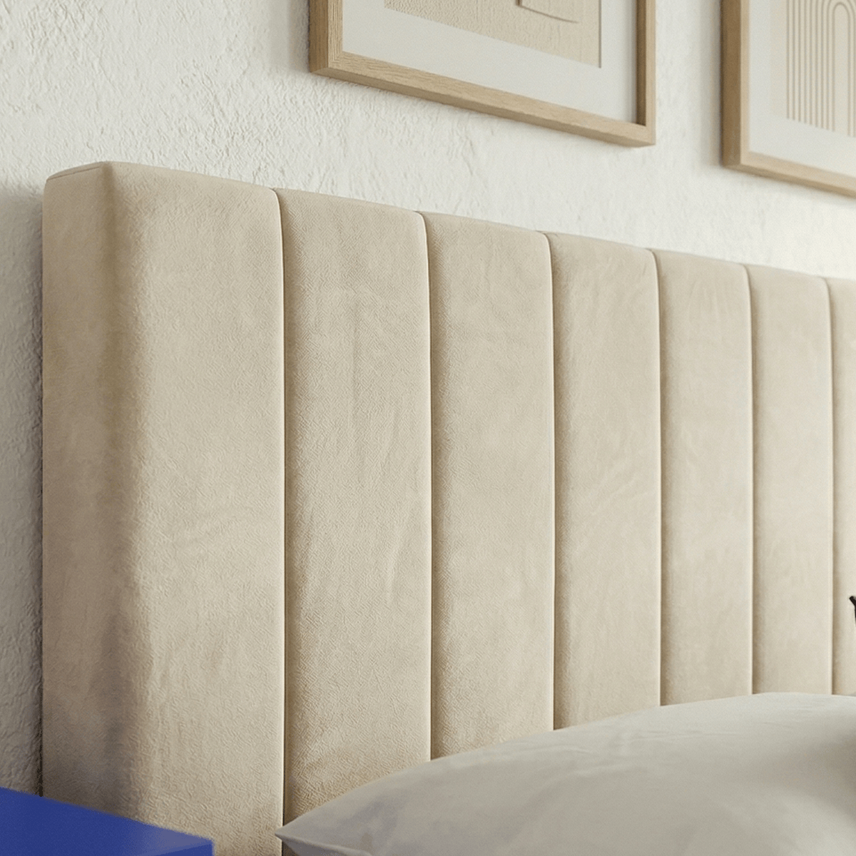 William - Lit Adulte 140x190 cm avec Tête de Lit Capitonnée en Velours - Beige