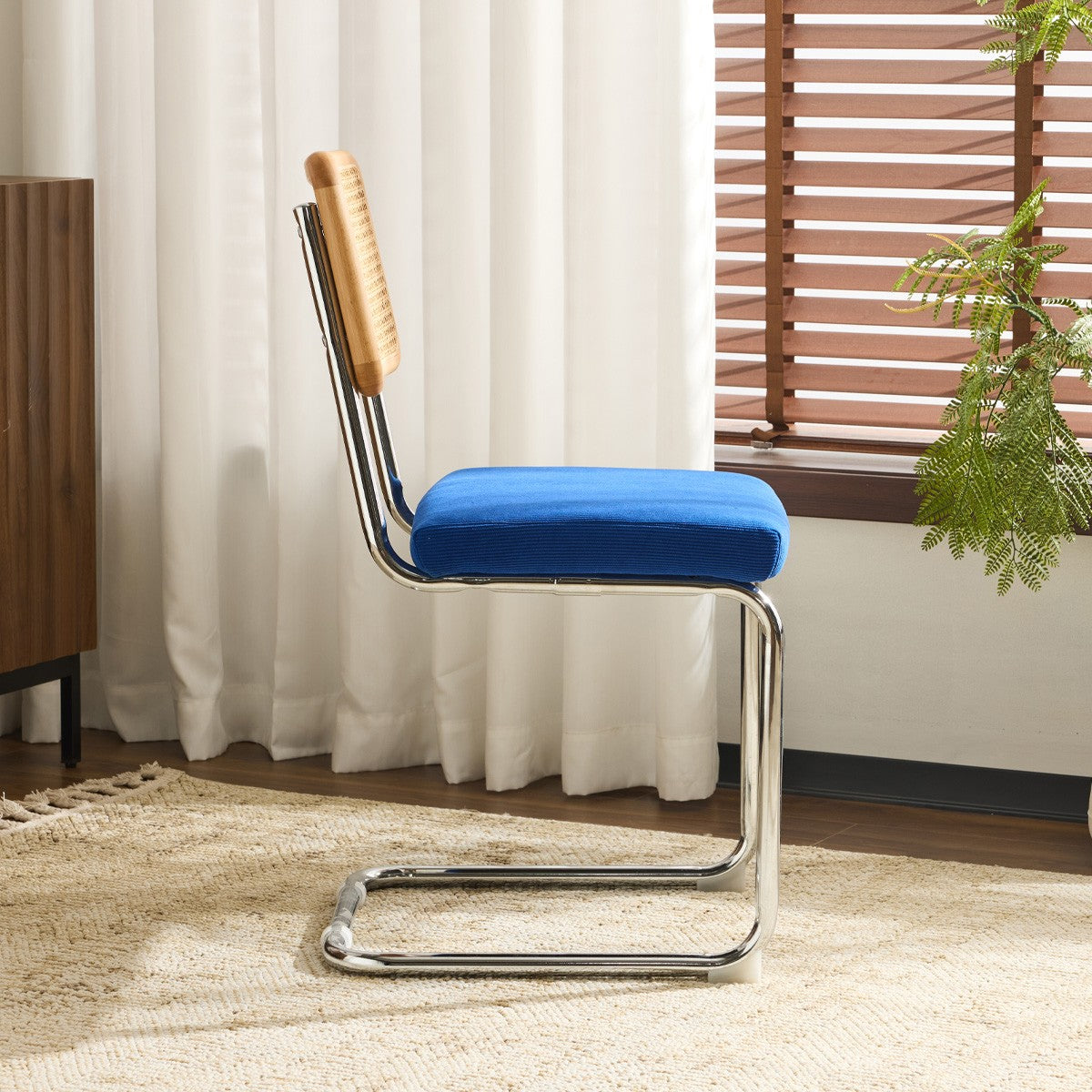 Muse - Lot de 2 Chaises en Cannage, Velours Côtelé et Métal Chromé - Bleu Électrique