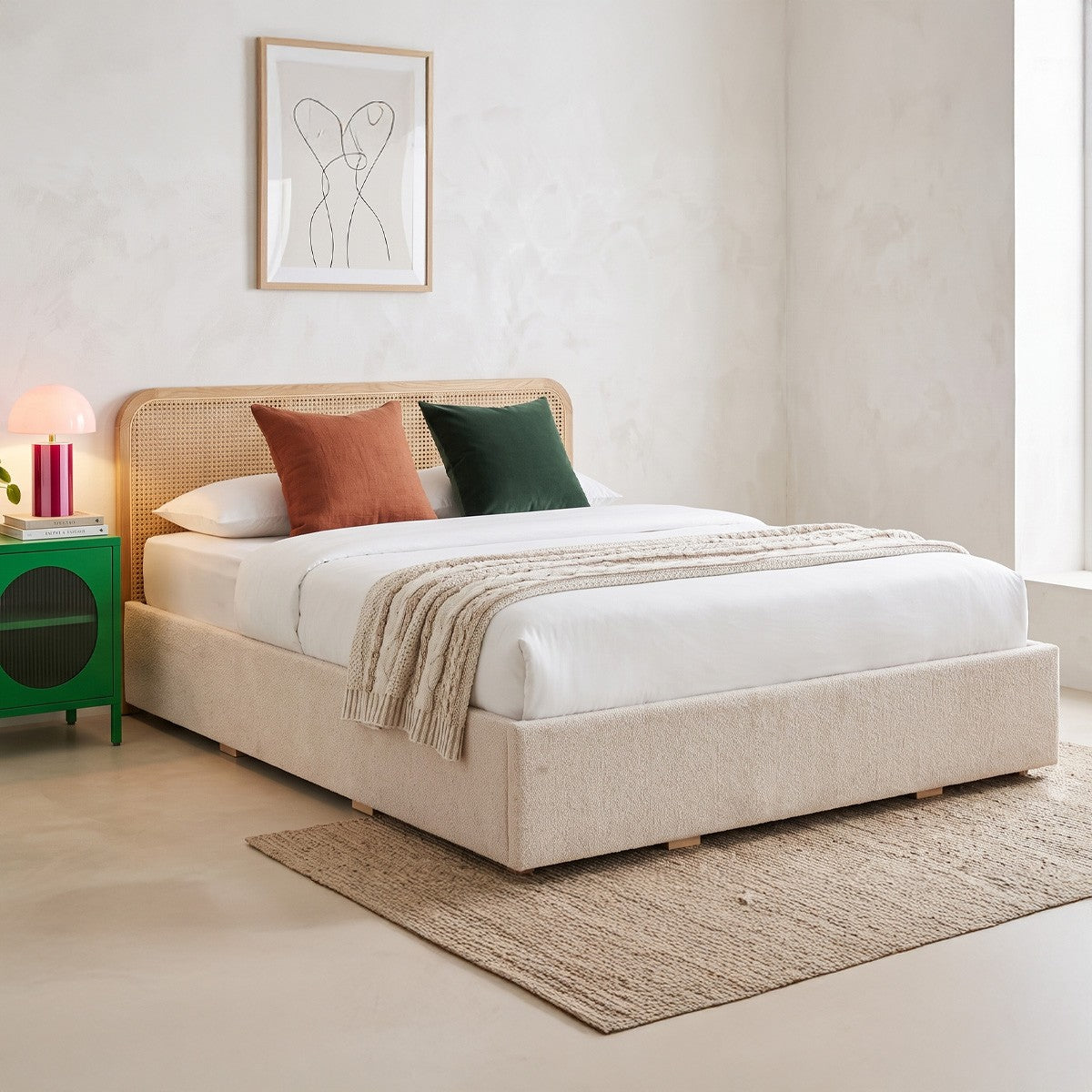 Elsa - Lit Coffre Adulte 140x190 cm en Tissu Bouclé avec Tête de Lit en Bois et Cannage - Beige