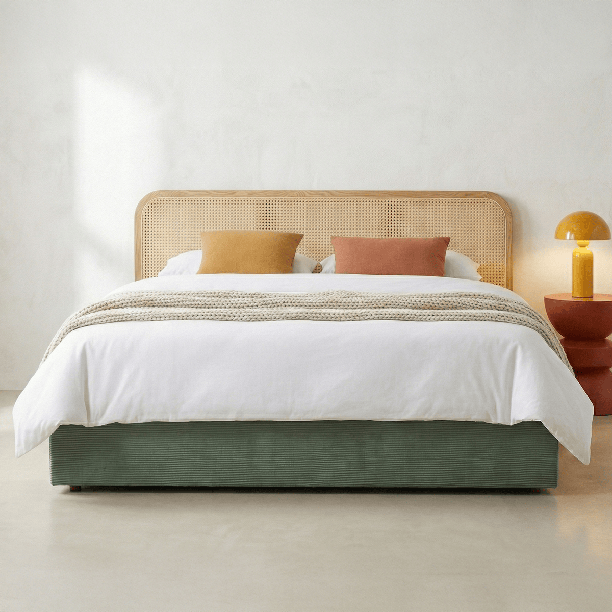 Elsa - Lit Coffre Adulte en Velours Côtelé Kaki avec Tête de Lit en Bois et Cannage - Vert