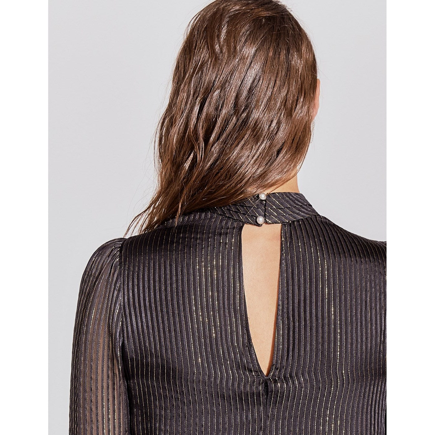 IKKS - Pure Edition Blusa Cuello Alto En Seda E Hilo Dorado - Negro