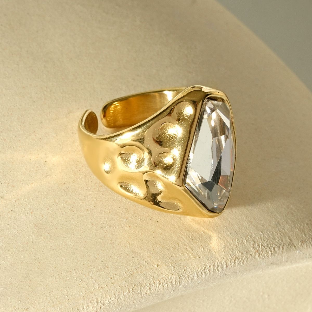 Nélya Ring