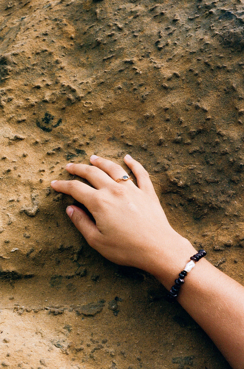 Le Bracelet Grenat