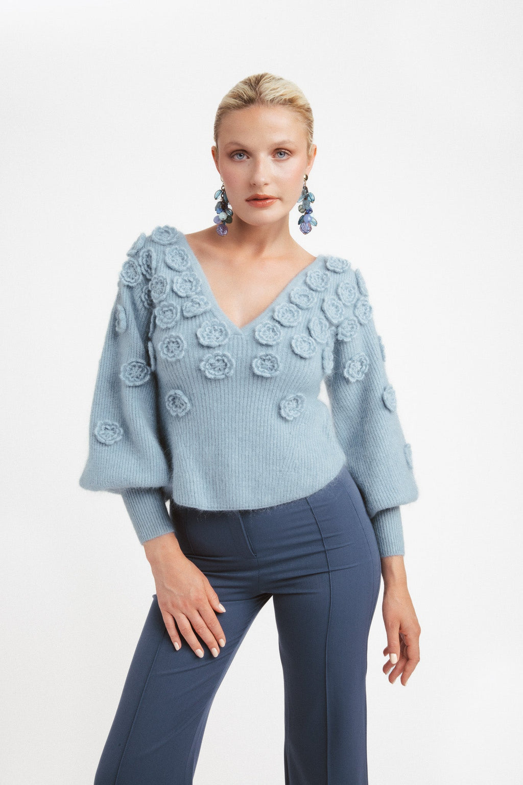 Maglione con scollo a V in mohair e lana con fiori - Blu