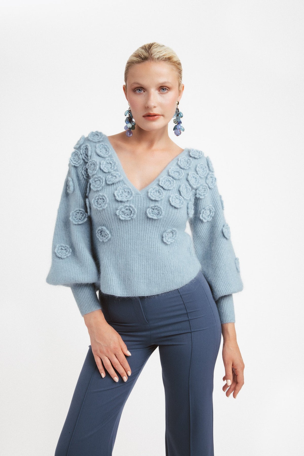 Maglione con scollo a V in mohair e lana con fiori - Blu