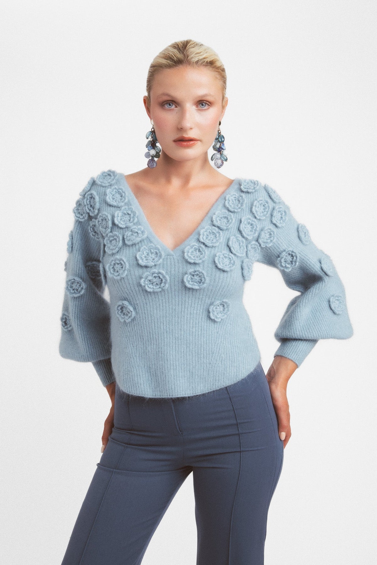 Maglione con scollo a V in mohair e lana con fiori - Blu