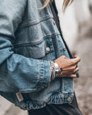 La chaqueta vaquera azul