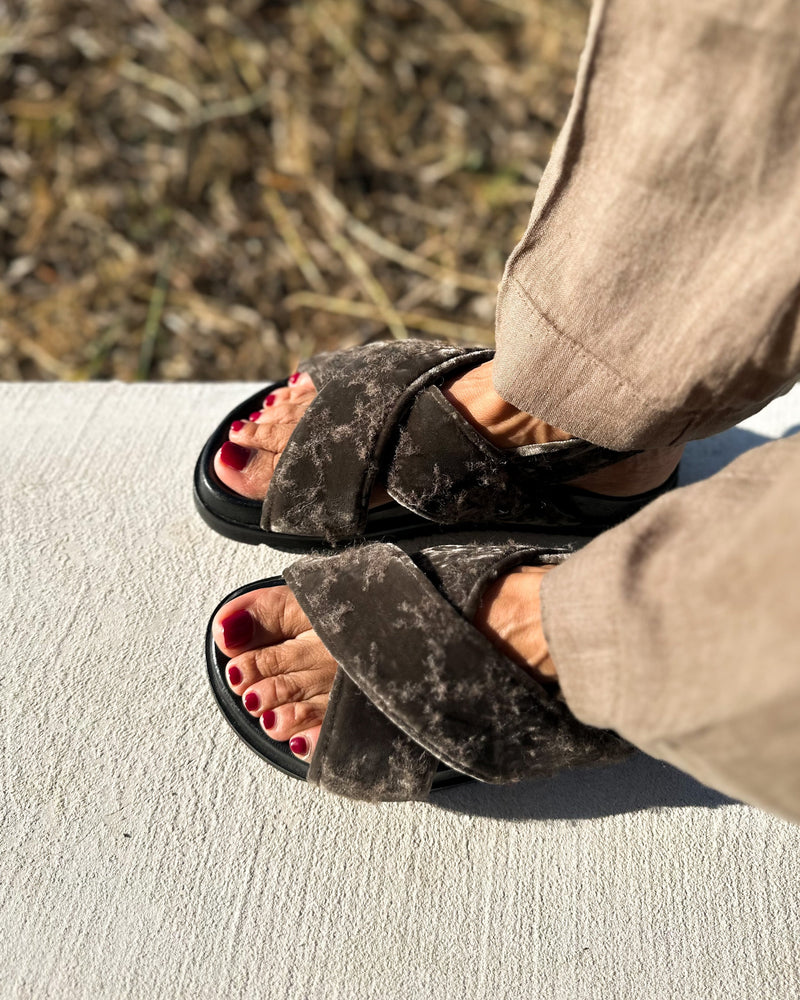Bloom Crossed Sandals Taupe Gray - Lachoix