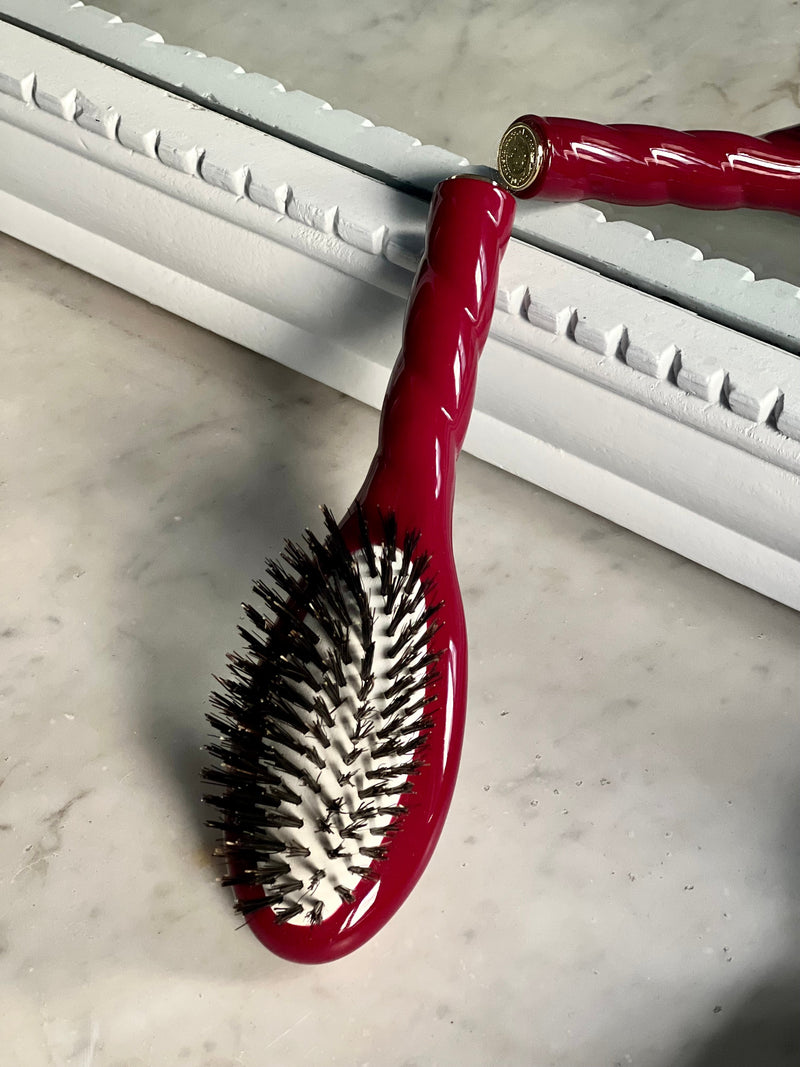 N.01 La Petite Brosse Brillance & Soin L’Universelle Rouge Cerise