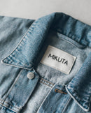 La chaqueta vaquera azul