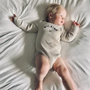 Body de algodón orgánico 'Milking it' avena - Selección Claude & co disponible en amaetc.com, concept store ecológico para niños