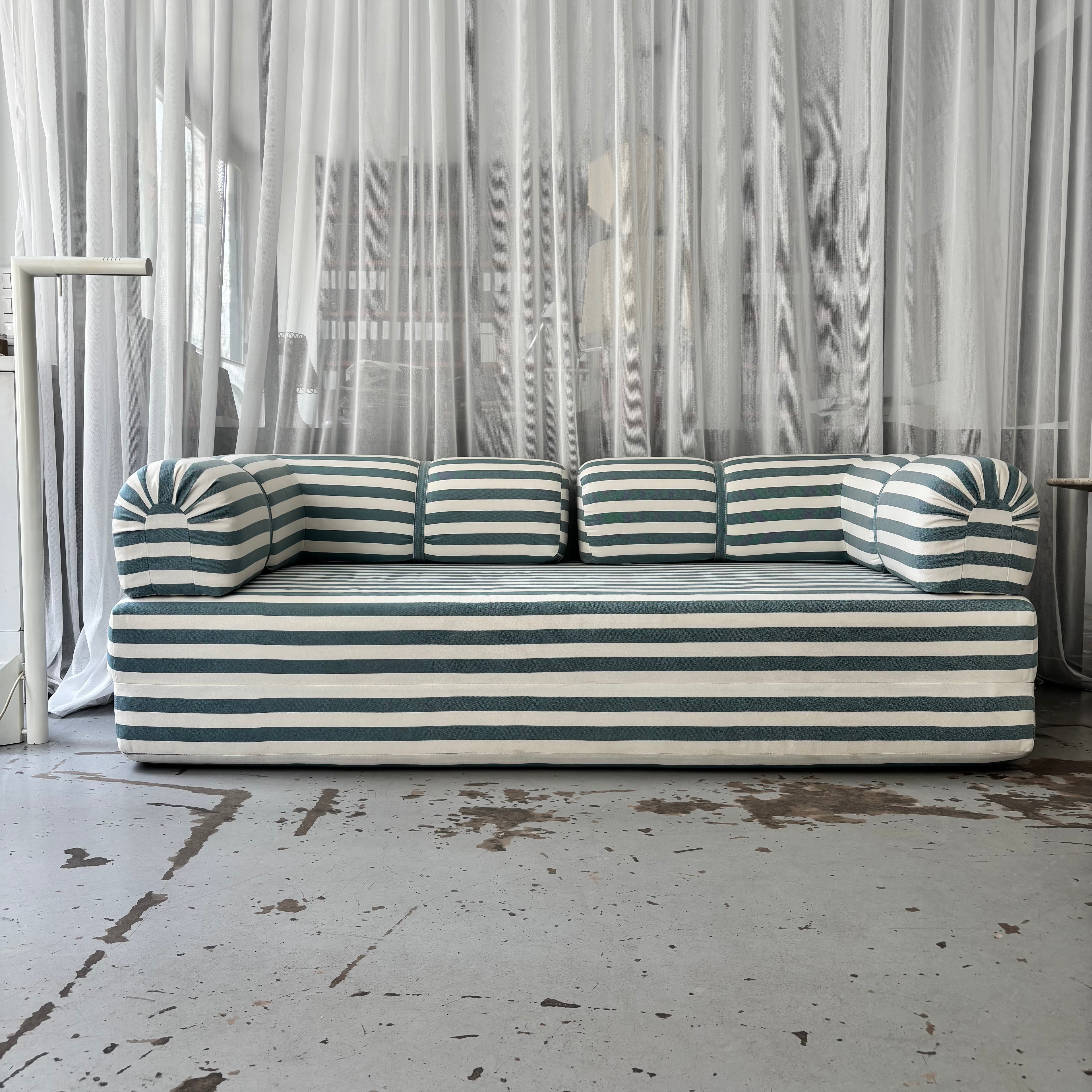 Sofá Cama De Rayas Verdes Y Blancas Vintage