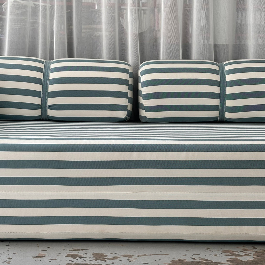 Sofá Cama De Rayas Verdes Y Blancas Vintage