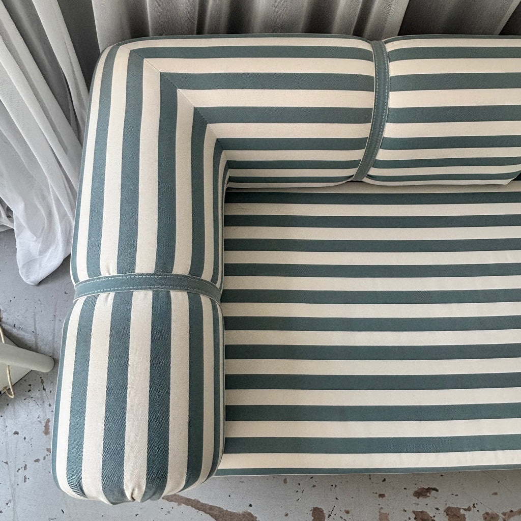 Sofá Cama De Rayas Verdes Y Blancas Vintage