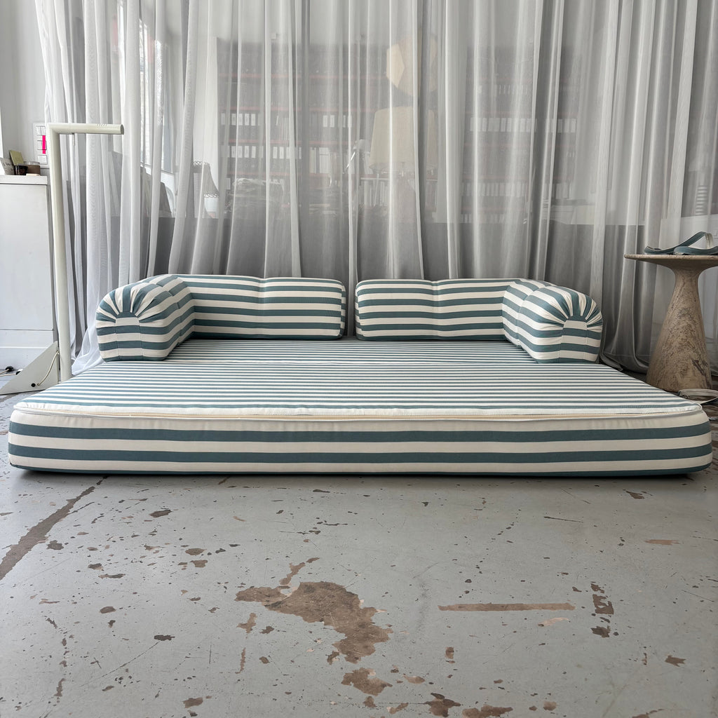 Sofá Cama De Rayas Verdes Y Blancas Vintage