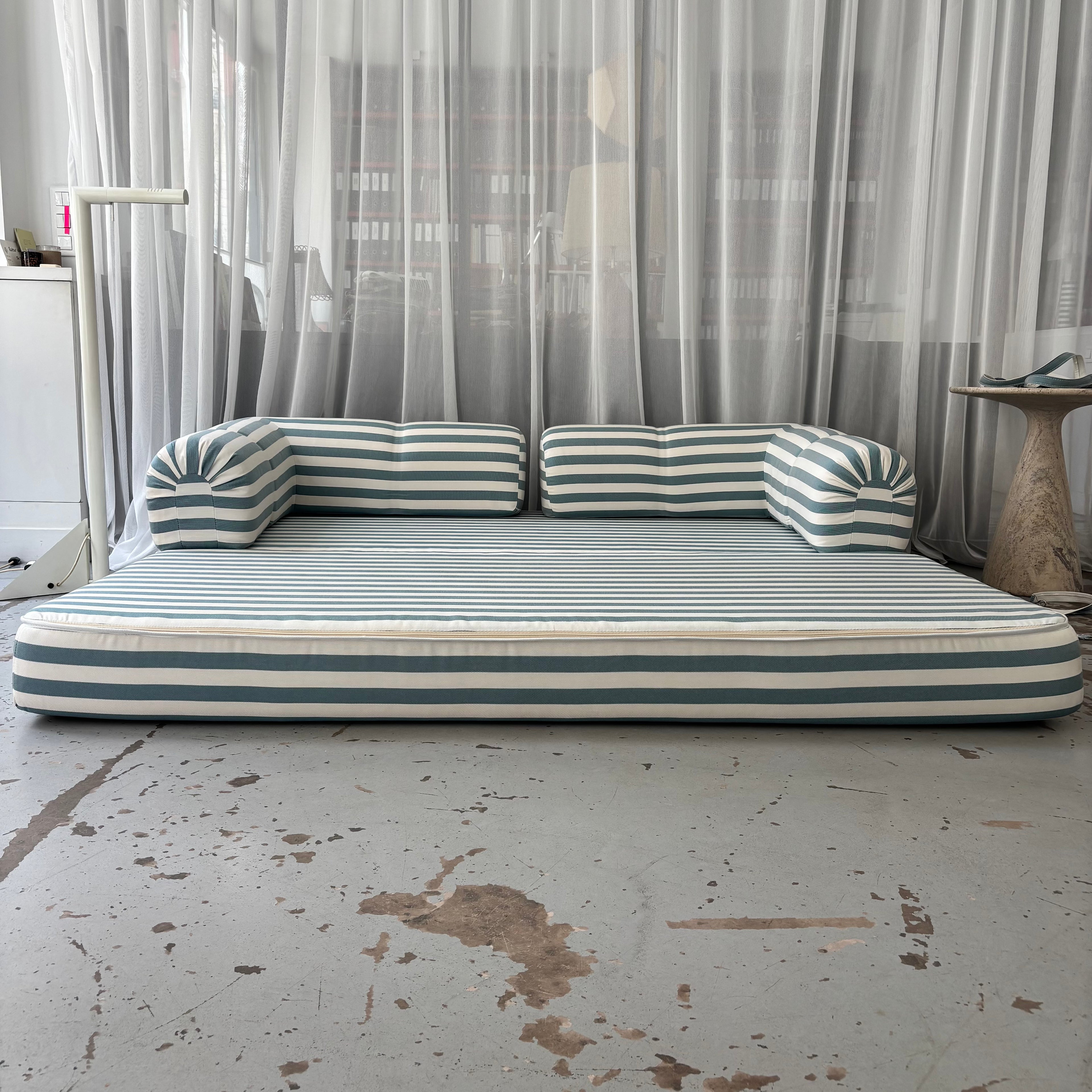 Sofá Cama De Rayas Verdes Y Blancas Vintage