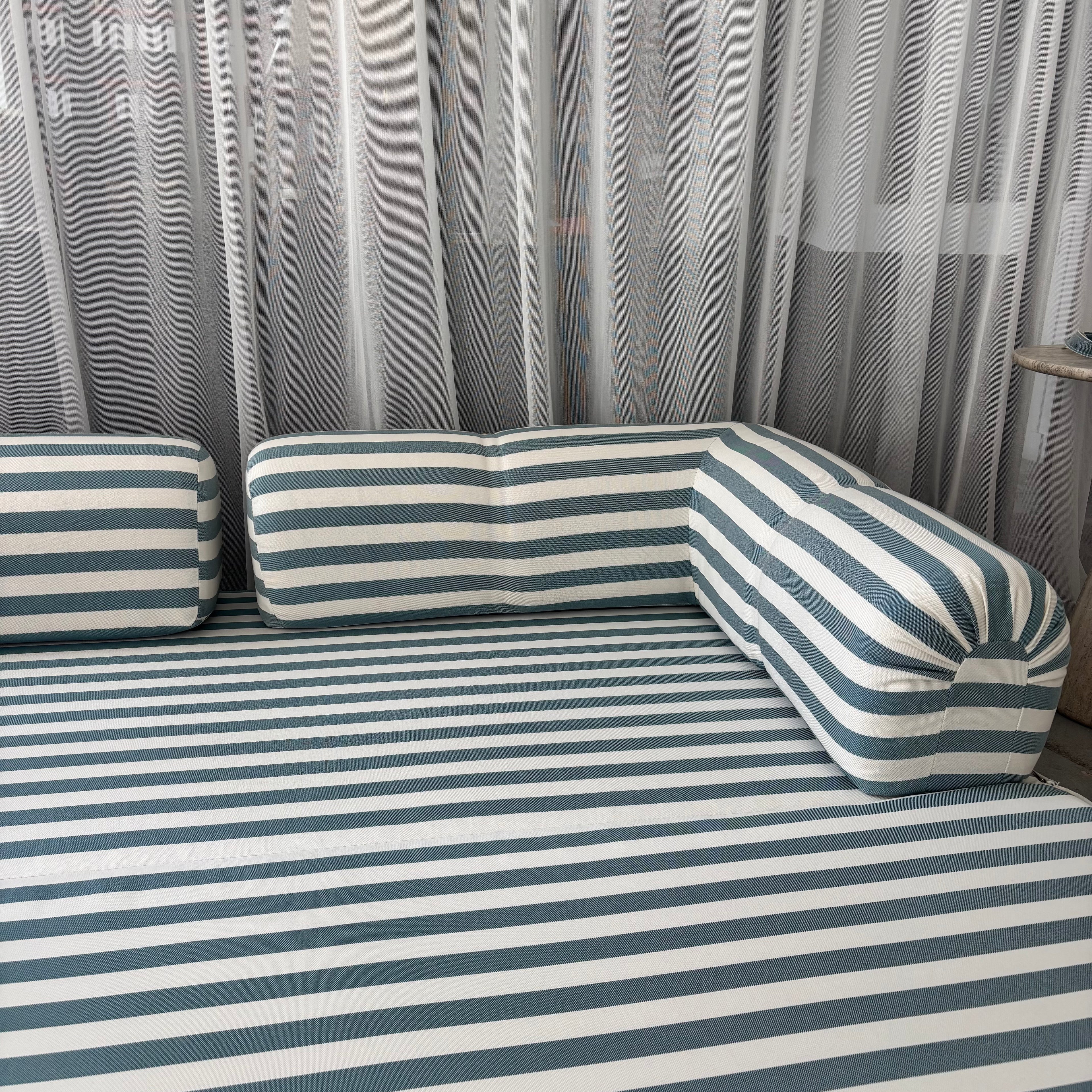 Sofá Cama De Rayas Verdes Y Blancas Vintage