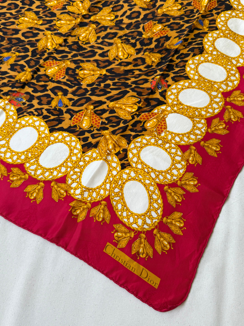 Foulard Christian Dior – Modèle Léopard Et Abeilles