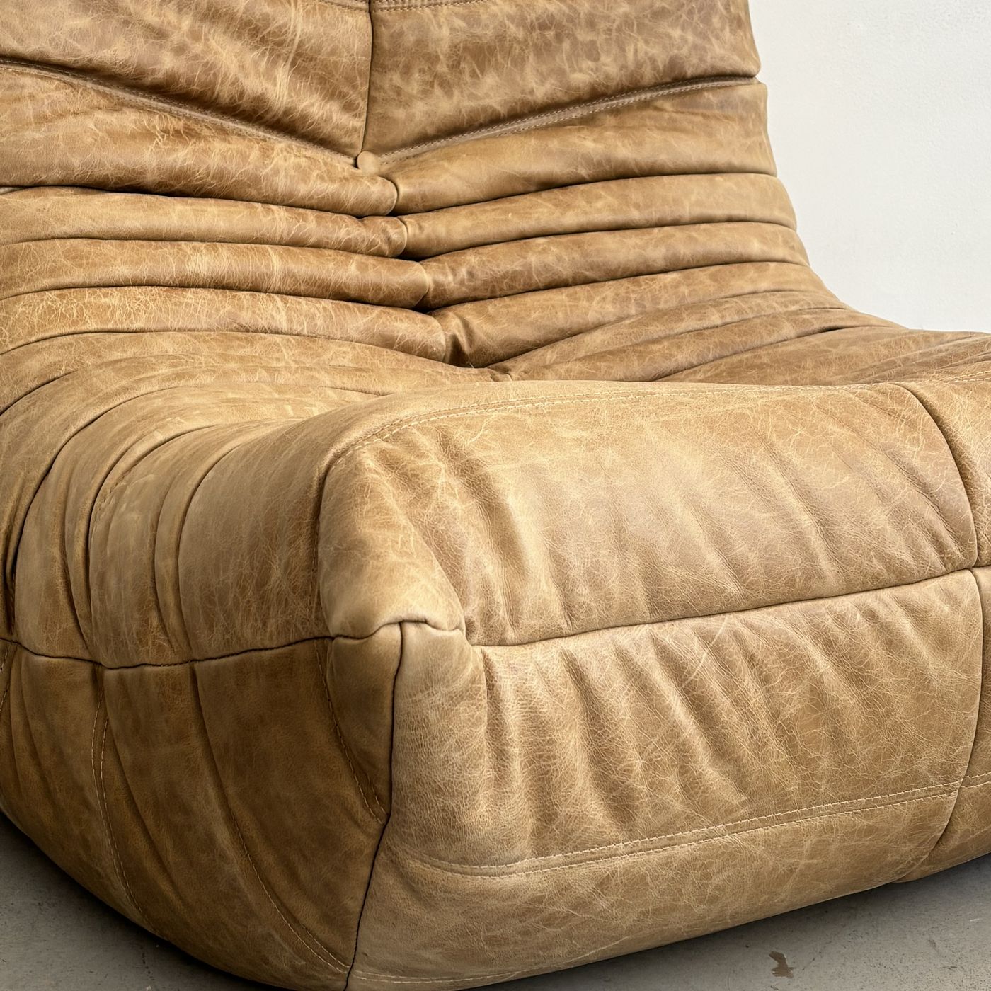 Chauffeuse Togo por Michel Ducaroy para Ligne Roset