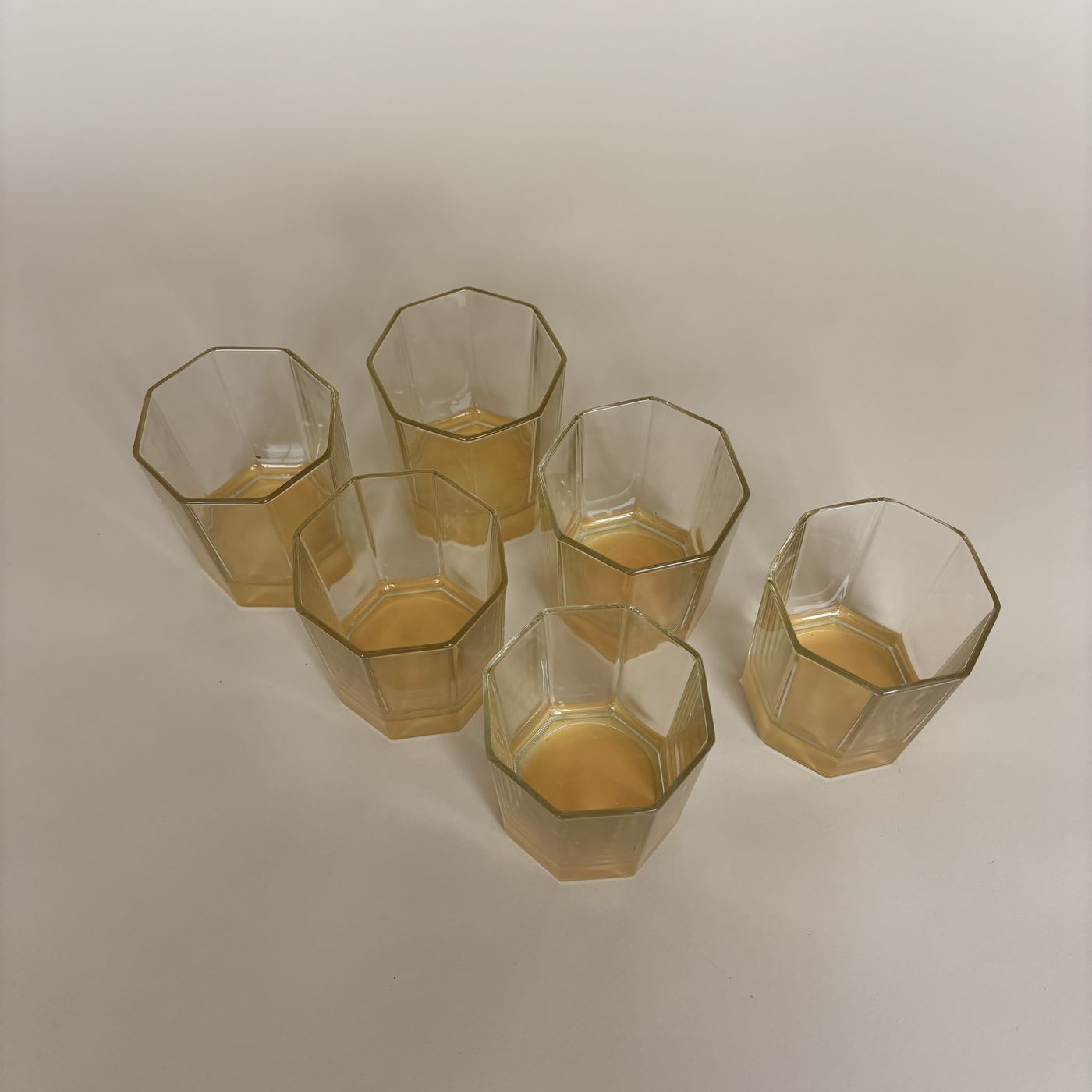 Juego de 6 vasos facetados amarillos