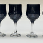 Ensemble De Verres À Pied Noir.