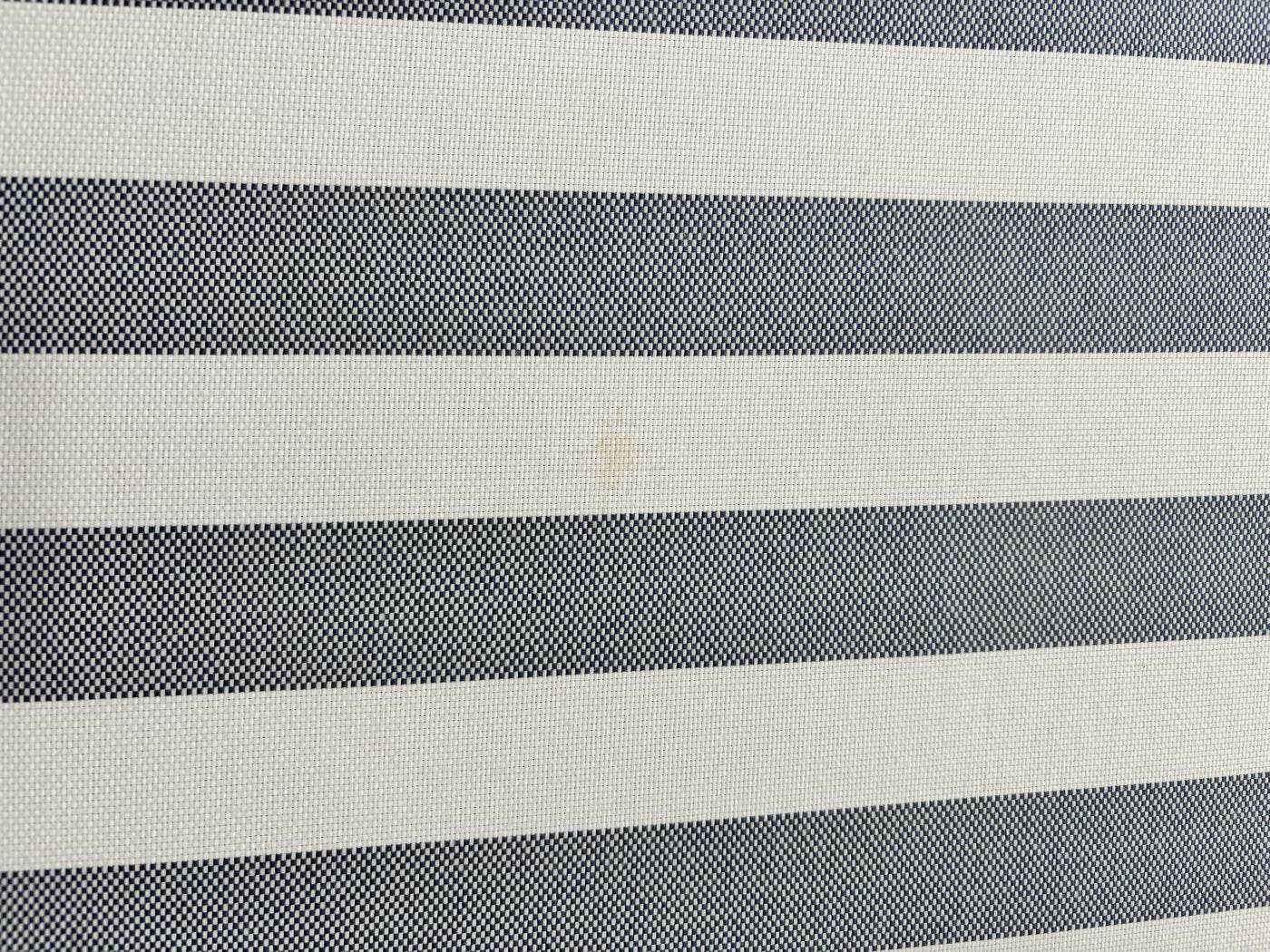 Sofá de rayas azules