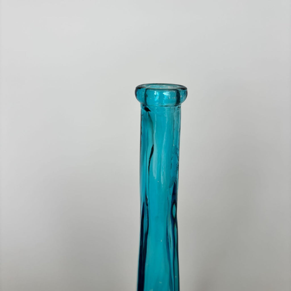 Jarrón de vidrio azul