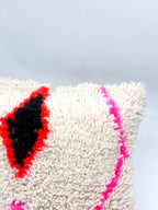 Funda de cojín bereber marroquí en crudo con motivos de colores