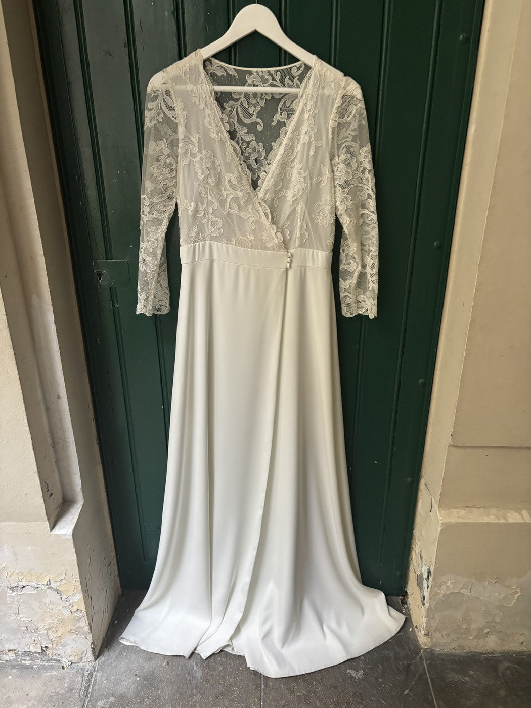 Source Wedding Dress - White