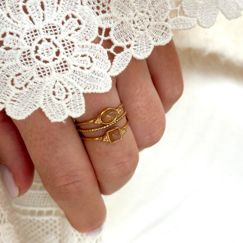 Anillo Acero Cuarzo Fresa “Amara”