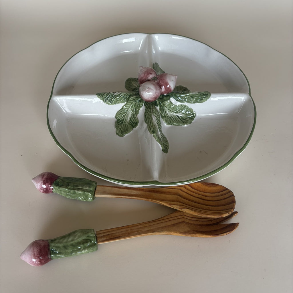 Plat En Barbotine Avec Couverts