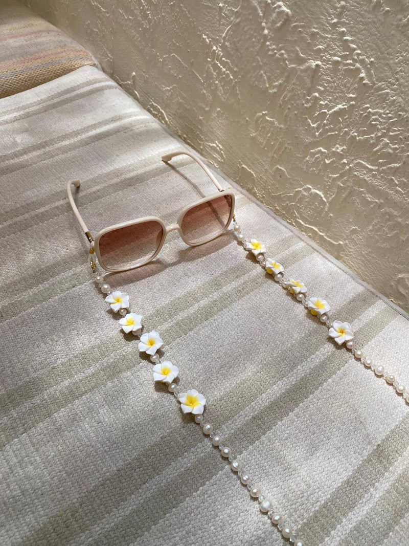 Manor Glasses Chain