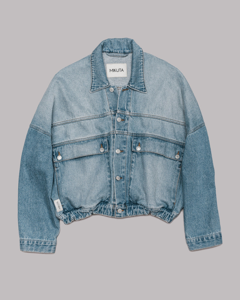 La chaqueta vaquera azul