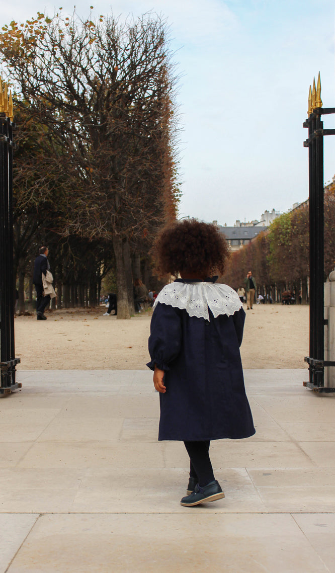 Robe Dauphine En Lainage Col Amovible Broderie Anglaise - Bleu