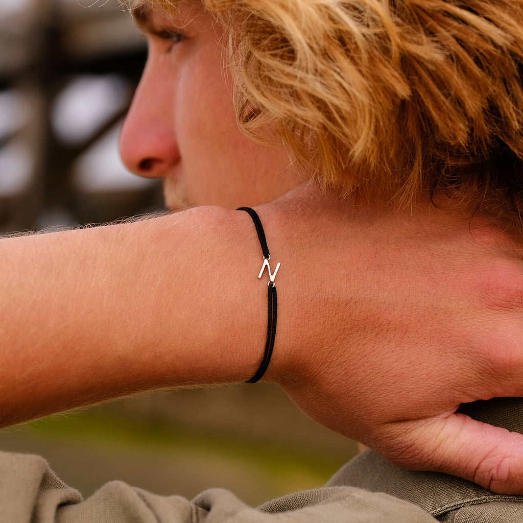 Pulsera N - Chapada en plata - Negro
