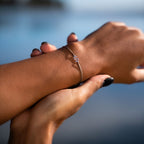 Pulsera S - Bañada en Plata - Negro
