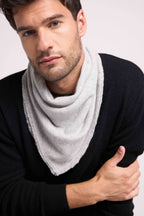 Bufanda Cuadrada con Flecos Unisex Irma en Cachemira - Gris Claro