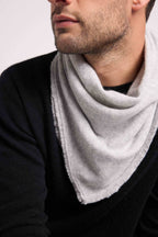 Bufanda Cuadrada con Flecos Unisex Irma en Cachemira - Gris Claro