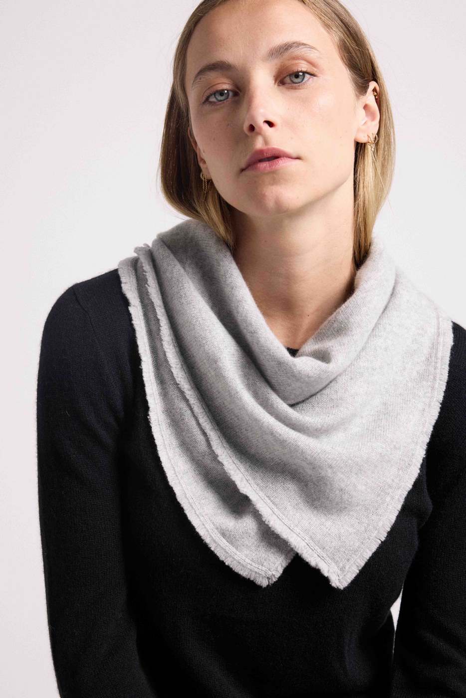 Bufanda Cuadrada con Flecos Unisex Irma en Cachemira - Gris Claro