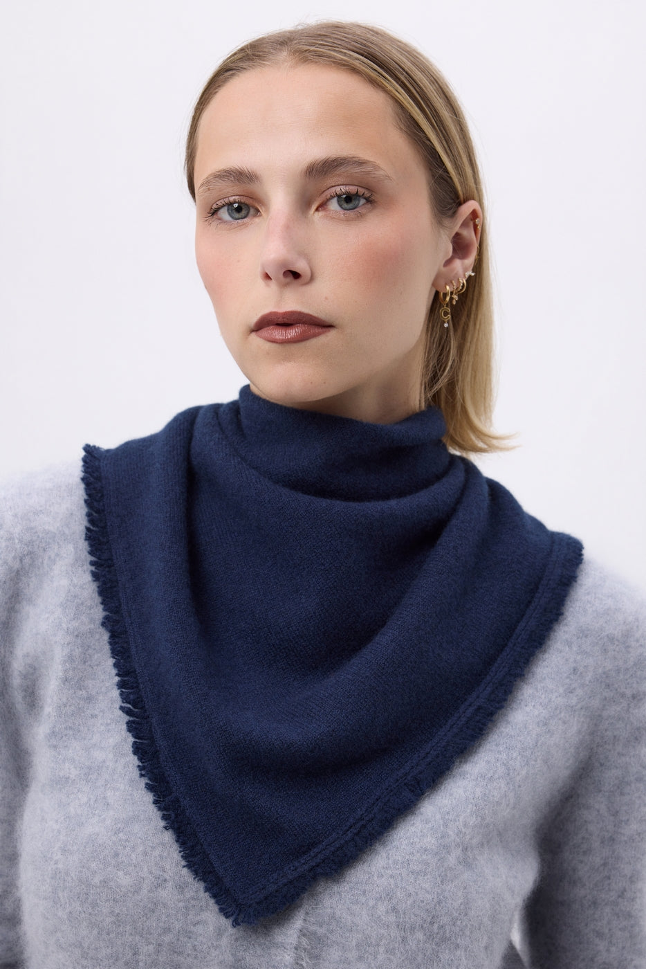 Irma Kvadratisk Frynset Unisex Tørklæde I K试验/Kashmir - Marineblå - Dame