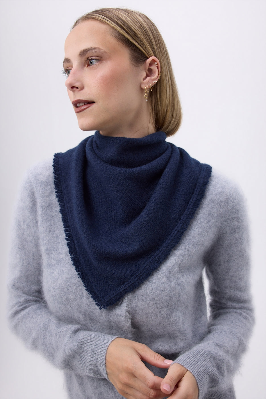 Irma Kvadratisk Frynset Unisex Tørklæde I K试验/Kashmir - Marineblå - Dame