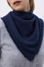 Irma Kvadratisk Frynset Unisex Tørklæde I K试验/Kashmir - Marineblå - Dame