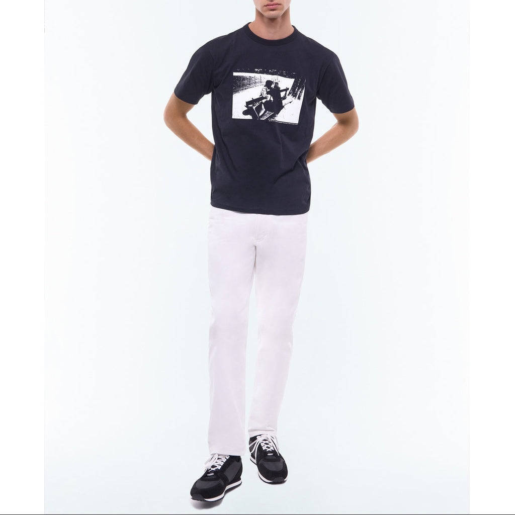 Printed Organic Cotton T-Shirt - Black - Photo Print by Richard Kalvar