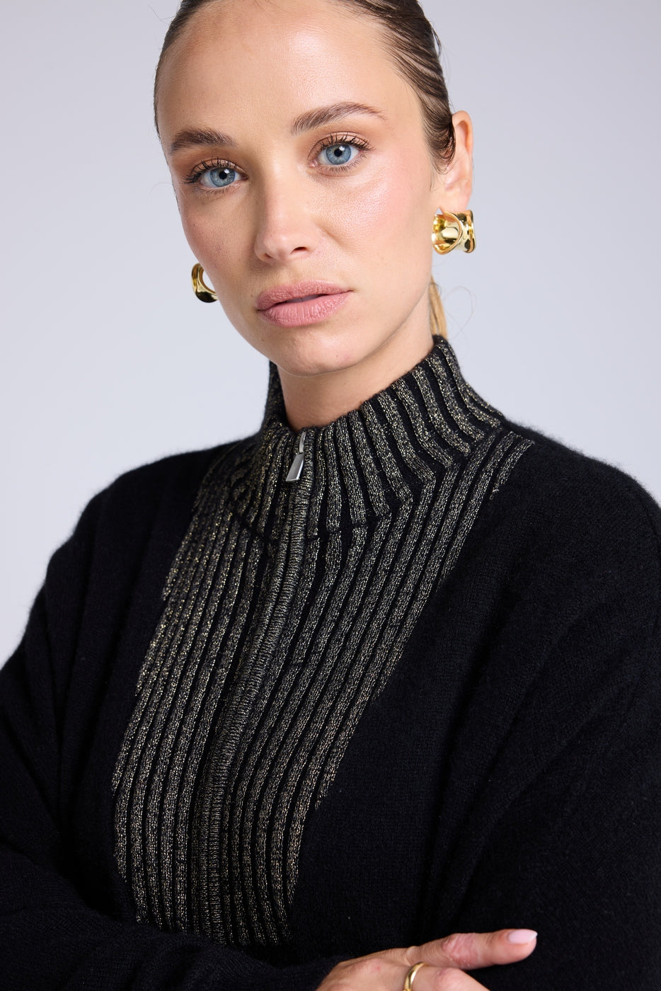 Poncho de Cuello Alto con Cremallera Joy - Negro Dorado