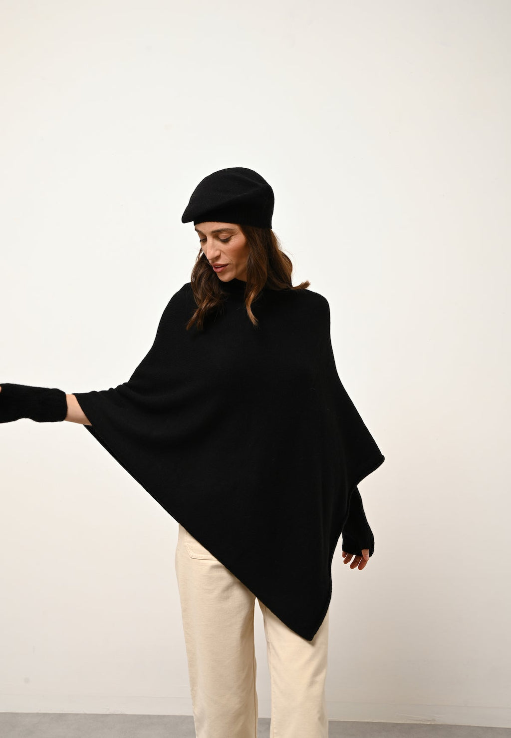 4-Ply Poncho - Ashley - Black